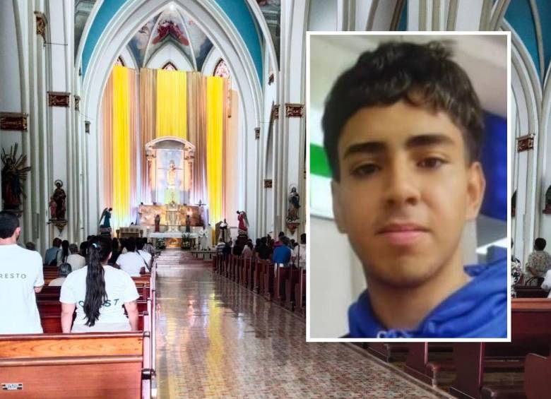Luego de que se cumplieran dos semanas sin que se tuviera rastro alguno de Juan José Taborda Arroyave, de 21 años, los familiares hicieron una misa en la iglesia principal del municipio de Andes, Suroeste antioqueño. A la fecha no hay pistas de su paradero. FOTOS: CORTESÍA CONEXIÓN SUR