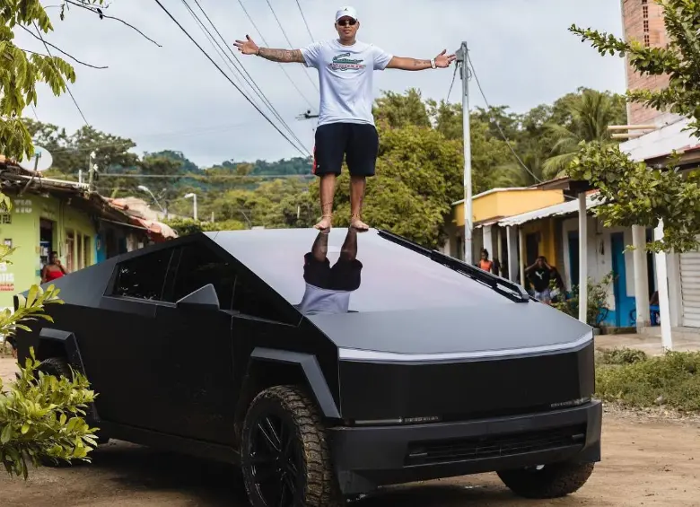 Investigan al papá de ’Stunt’, el influencer de la Cybertruck, por narcotráfico y lavado de activos