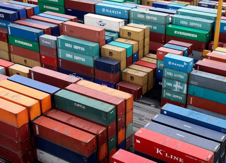 China se consolidó como el principal origen de las importaciones colombianas en marzo de 2026, impulsada por el aumento en compras de vehículos, motocicletas y maquinaria. FOTO EL COLOMBIANO