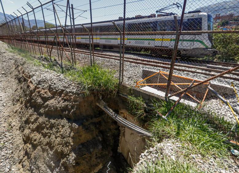 Desde el Metro de Medellín trabajan en la reparación del daño entre Caribe y Tricentenario. Sin embargo, faltan obras complementarias de la Alcaldía de Medellín.