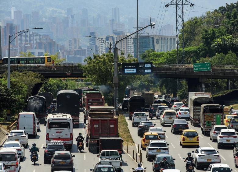 Congestiones en el sector del soterrado de Parques del Río, en Medellín. FOTO: Andrés Camilo Suárez