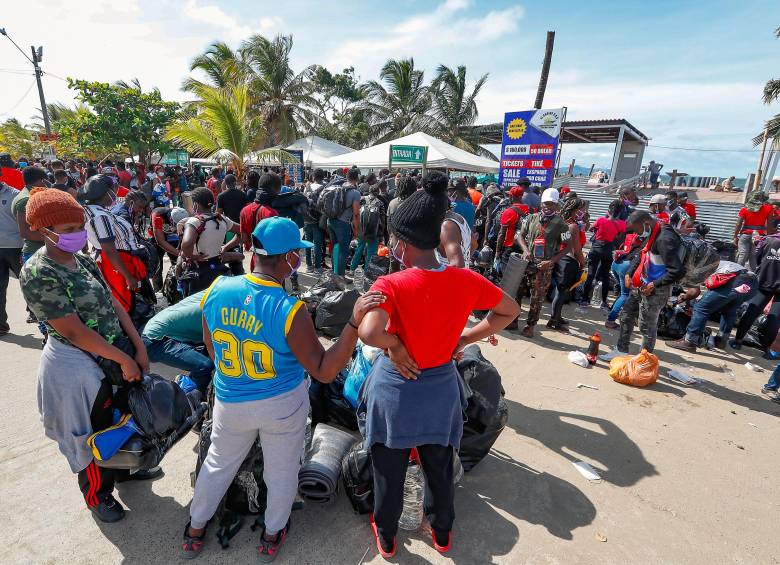 Las autoridades de Necoclí se mostraron alarmadas por el incremento de migrantes deportados en embarcaciones de carga desde Panamá. FOTO: Manuel Saldarriaga