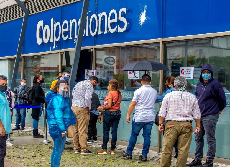 El número de pensionados es mayor en Colpensiones, con 1,56 millones de personas a noviembre de 2022; que en las AFP, que acumulan apenas 270.000 personas. Foto: Juan Antonio Sánchez 