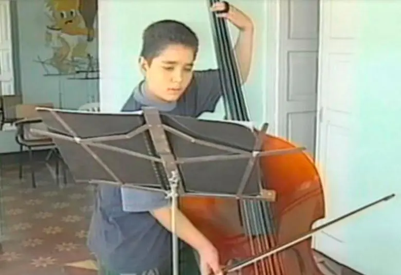 Este es Felipe Vélez, quien hizo parte de una de las primeras generaciones de la Red al ingresar en 1997 a la escuela de Aranjuez. Ahora hace parte de la Orquesta Filarmónica de Medellín. Cortesía.