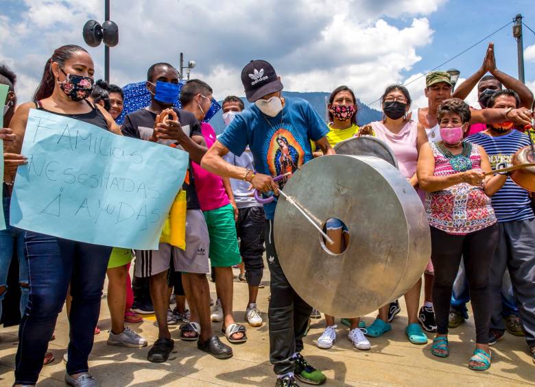 Protestas por la falta de comida que empezaron semanas después del encierro. FOTO Juan Antonio Sánchez