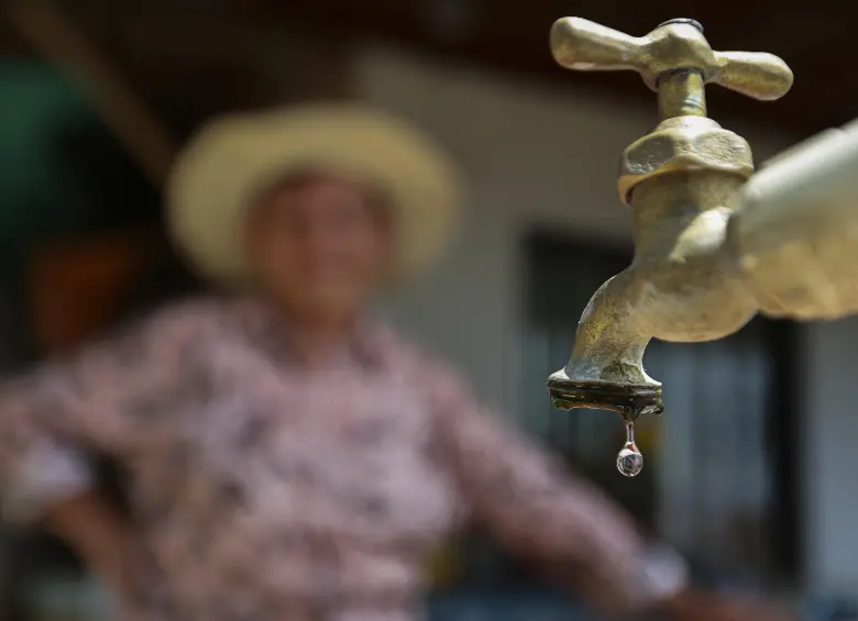 Imagen de referencia a un corte de agua en Medellín. Foto: Manuel Saldarriaga Quintero