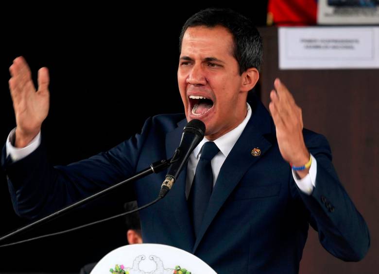 El opositor Juan Guaidó se juramentó como presidente interino en febrero de 2019. FOTO: AFP