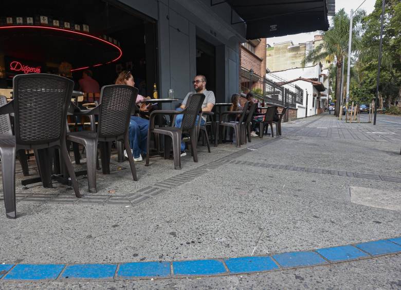 Corredor Blue en la avenida La Playa, propuesta de líderes culturales y de comerciantes para recuperar la zona tanto en seguridad como en limpieza. Foto: Manuel Saldarriaga Quintero]