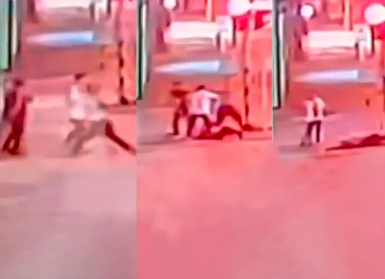 Momento en el que el estudiante de la Universidad de Los Andes Jaime Esteban Moreno es atacado, lo que le causó la muerte. Fotos: captura de video 