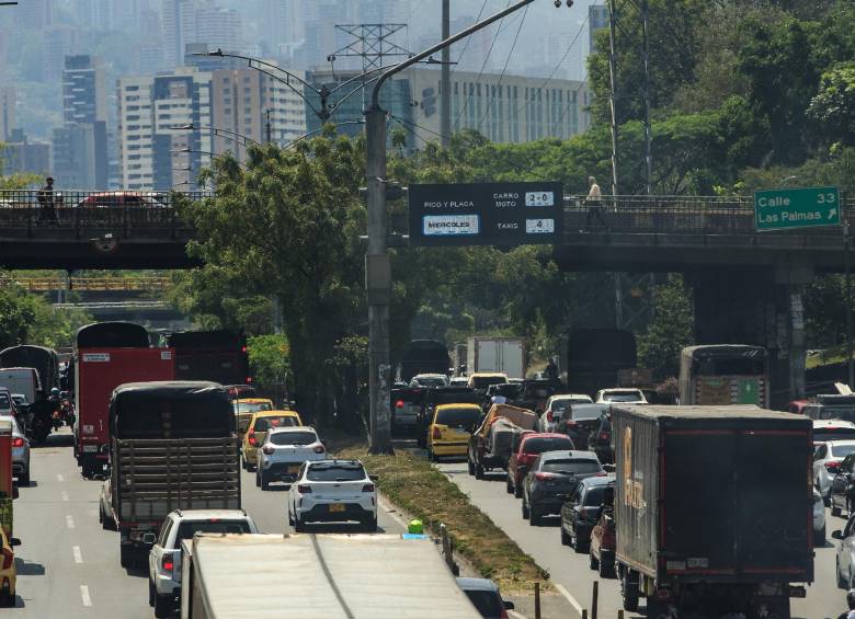 Vía de Medellín durante la aplicación de la medida de Pico y Placa. Foto: Andrés Camilo Suárez Echeverry