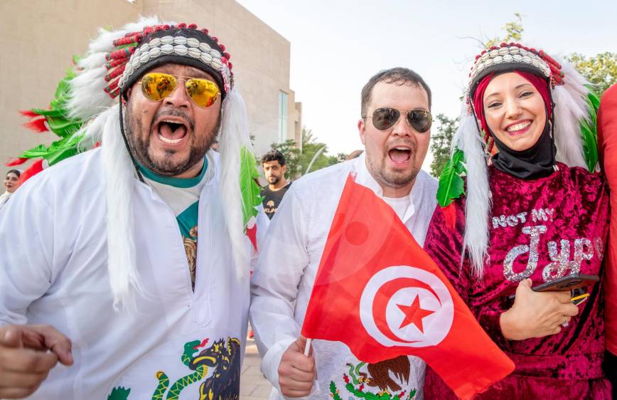 El Mundial ha sido la excusa para que hinchas del fútbol de diferentes países compartan en Qatar, en cada una de las calles y en los alrededores de los estadios. FOTO: JUAN ANTONIO SÁNCHEZ 