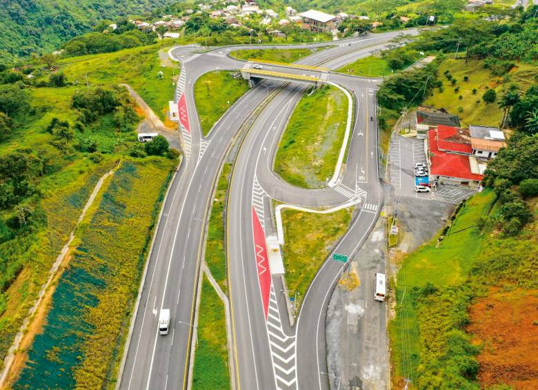 La nueva doble calzada entre Medellín y Santa Fe de Antioquia fue habilitada el pasado 27 de marzo. FOTO manuel saldarriaga