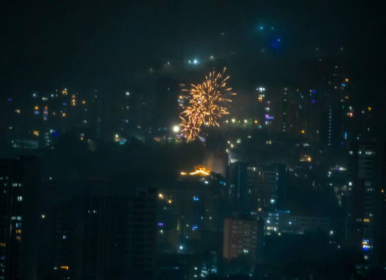 La alborada se impuso una vez más como un fenómeno social complejo, difícil de controlar y que refleja la persistencia de prácticas culturales que ponen en riesgo el bienestar de la comunidad. Foto: Juan Antonio Sánchez