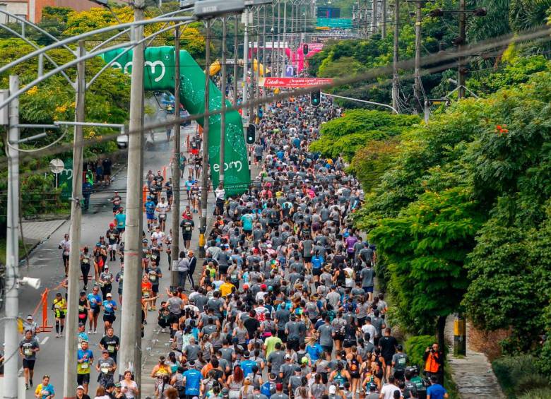 Más de 17.000 atletas, procedentes de 35 países de los cinco continentes, participan este domingo en la edición 28 de la Maratón Medellín. FOTO: CAMILO SUÁREZ