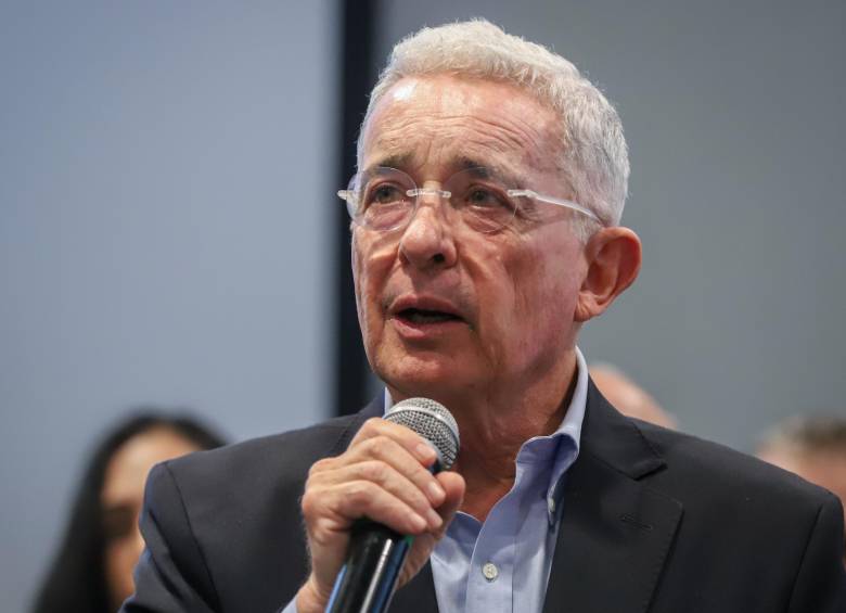 El expresidente Álvaro Uribe está siendo investigado por las masacres de El Aro, La Granja y San Roque. Foto: Colprensa – Catalina Olaya