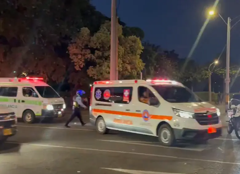 Ambulancias partieron de Medellín hacia Rionegro tras el sismo registrado en Chocó. FOTO: Tomado de X: @julian_vasquezp