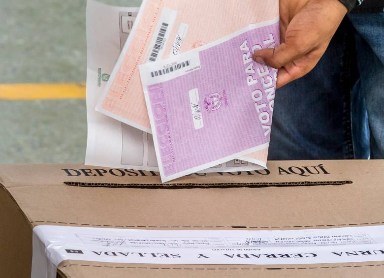 La propuesta que busca que los colombianos tengan que votar, así no quieran, en los próximos 12 años tendrá que ser aprobada por el Congreso de la República. FOTO Juan Antonio Sánchez