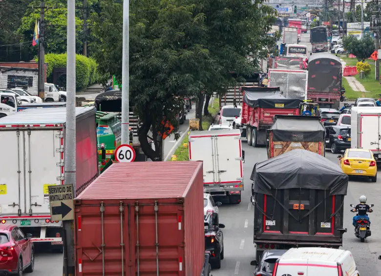 La diferencia de dígitos en los vehículos estaría relacionado, principalmente, a las ofertas que se hacen a la hora de vender vehículos nuevos, por lo que hay mayores congestiones en algunos días de la semana. FOTO: MANUEL SALDARRIAGA