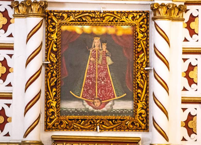 Imagen de la Virgen de Copacabana que acompañó a la población en su reubicación en Piedras Blancas. FOTO Camilo Suárez