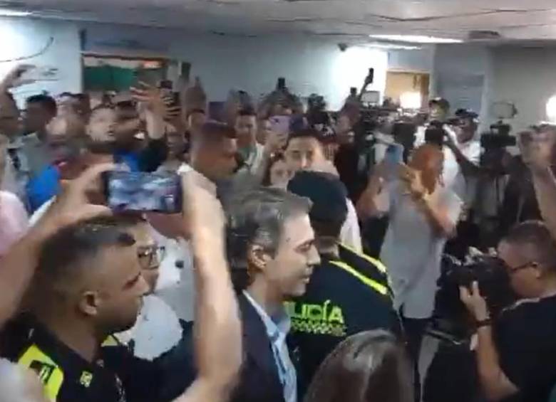 Momentos del agarrón del alcalde con concejales opositores. FOTO: captura de video