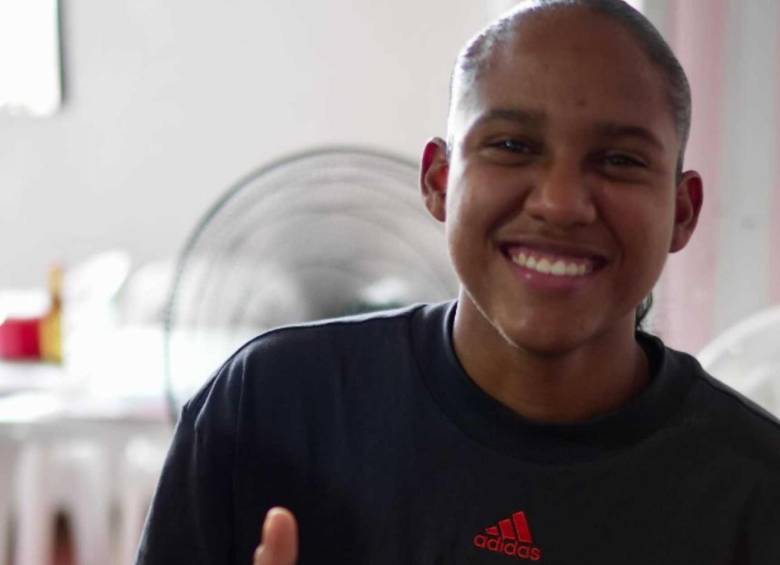 Mary José Álvarez y sus compañeras de la Selección Colombia visitaron la Basílica del Señor de los Milagros de Buga y comieron cholao. CORTESÍA FCF 