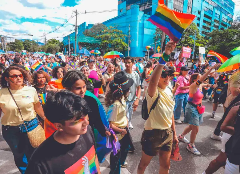 Los asistentes del Pride 2025 caminaron más de cinco kilómetros hasta el Parque de las Luces. FOTO Esneyder Gutiérrez