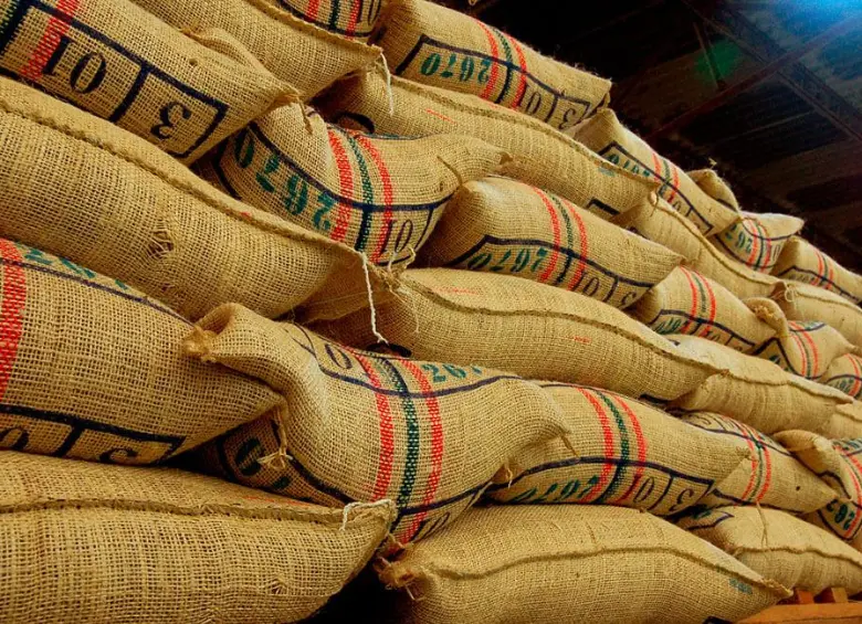 En el frente comercial, el gerente de la Federación señaló que las exportaciones durante el año cafetero, que comenzó en octubre, sumaron 4,2 millones de sacos, con una caída del 10%. FOTO: FNC.