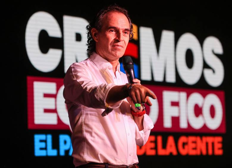 Federico Gutiérrez durante la entrega de avales del partido Creemos. FOTO Manuel Saldarraga 