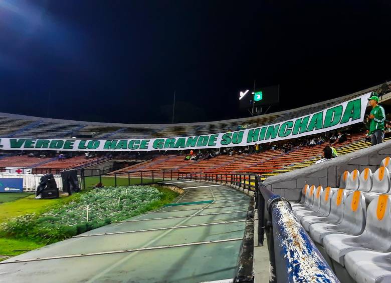 Las cuentas indican que 167 locales afuera y 45 adentro están padeciendo el bajo ingreso de hinchas. FOTO CARLOS VELÁSQUEZ