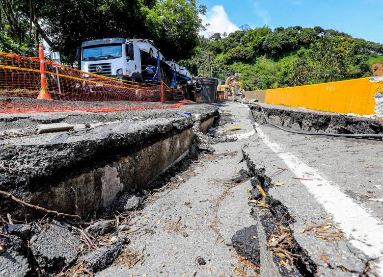 Esta vía ha sufrido varias afectaciones que perjudican la movilidad. FOTO Jaime Pérez