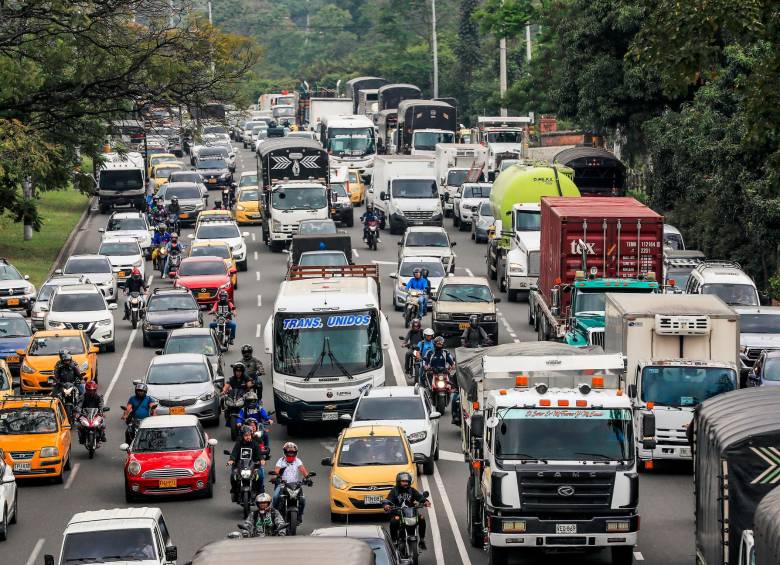 La medida del pico y placa busca disminuir las congestiones en las vías de Medellín y el Valle de Aburrá. FOTO: JAIME PÉREZ