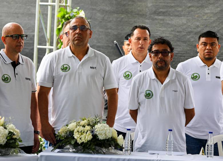 De izquierda a derecha: alias “Perica”, “Alber”, “Juan 23”, “el Montañero” y “Mundo Malo”. FOTO: MANUEL SALDARRIAGA.