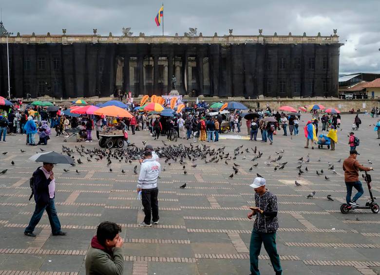En el segundo día del paro, los sindicalistas no lograron llenar la Plaza de Bolívar en Bogotá, a pesar del “cabildo”. FOTO cortesía santiago mesa