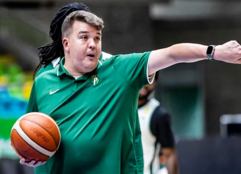El técnico Daniel Seoane está listo con su equipo para buscar el bicampeonato de la Liga Profesional de Baloncesto, este jueves y viernes en el Iván de Bedout arranca la serie ante Cimarrones. FOTO EL COLOMBIANO 