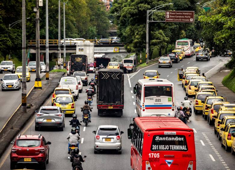 Se exonera el pico y placa en las vías de tipo nacional y regional, tal como la autopista Sur y la avenida Regional. FOTO Camilo Suárez Echeverry