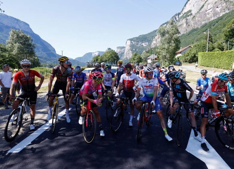 ¿Por qué se interrumpió, por 15 minutos, la décima etapa del Tour?