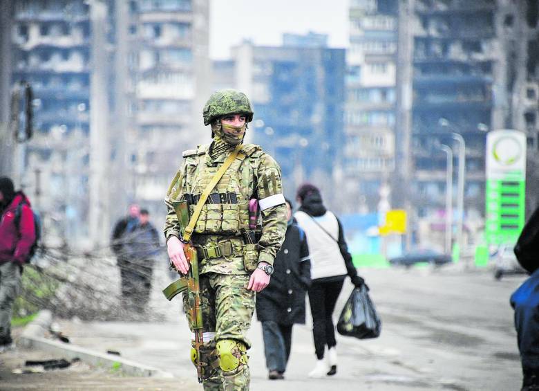 Militar ruso en la ciudad ucraniana Mariúpol. FOTO: AFP | Imagen de referencia