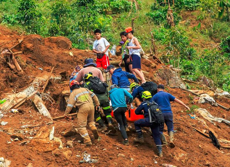 El incremento de las invasiones en el área metropolitana han llevado al incremento de riesgos de desastres, como el registrado el pasado 24 de junio en la vereda Granizal, de Bello. FOTO: CAMILO SUÁREZ