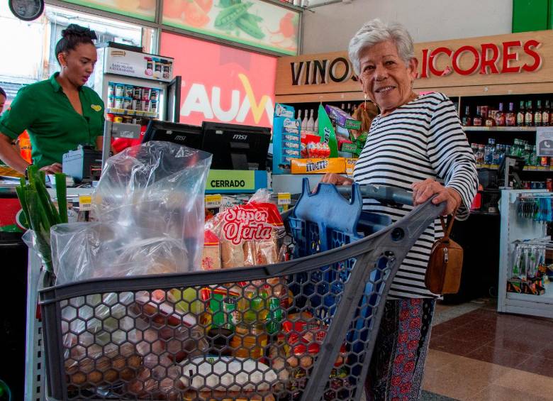 El Bono Alimentario permite reclamar alimentos en almacenes y supermercados aliados del Distrito. FOTO: Cortesía Alcaldía de Medellín