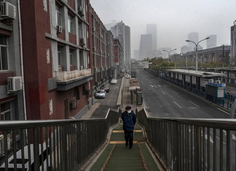 Millones de personas experimentan algún tipo de confinamiento en China. Si hay un solo contagio de covid en un conjunto residencial, todos son obligados a guardar una cuarentena de 5 días. FOTO getty