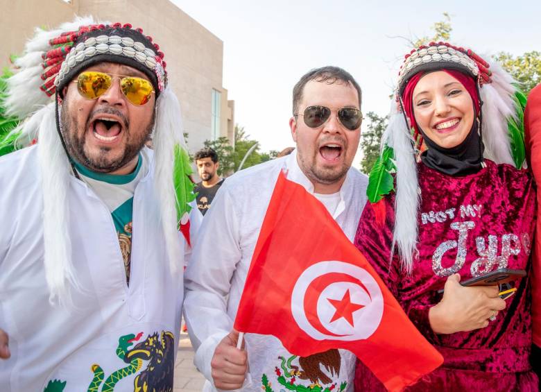 El Mundial ha sido la excusa para que hinchas del fútbol de diferentes países compartan en Qatar, en cada una de las calles y en los alrededores de los estadios. FOTO: JUAN ANTONIO SÁNCHEZ 