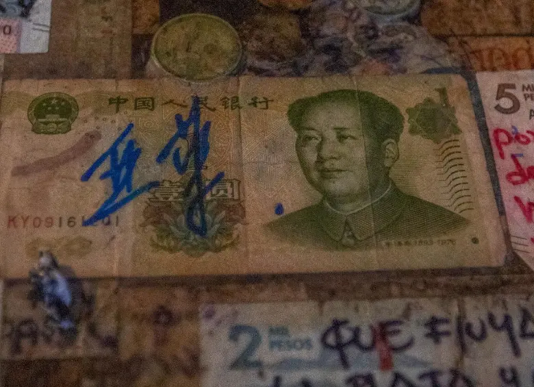 Un billete dejado por un visitante chino. FOTO: Cristian Álvarez