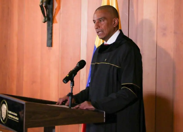 El magistrado Victor Julio Usme Perea dio lectura a la declaración de la Corte Suprema.