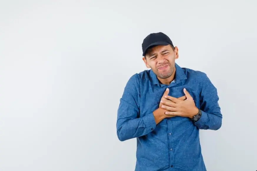 Especialistas del Hospital San Vicente Fundación Medellín advierten que las emociones intensas durante los partidos de fútbol pueden generar alteraciones cardiovasculares, especialmente en personas con antecedentes cardíacos. FOTO: Magnific.