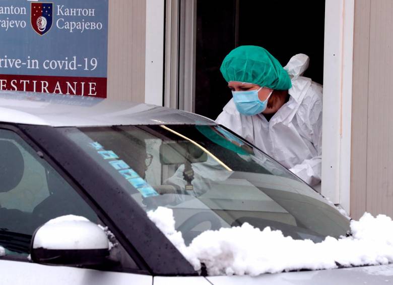 La vacunación sigue siendo la herramienta más eficaz contra los efectos severos de la covid-19 y sus variantes. FOTO: AGENCIA EFE.