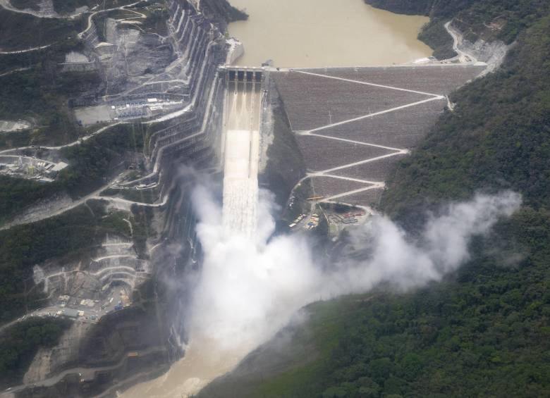 El llenado hasta la cota 420 de la central hidroeléctrica se hará de manera gradual con el fin de evitar riesgo de las comunidades aguas abajo. FOTO: JUAN ANTONIO SÁNCHEZ