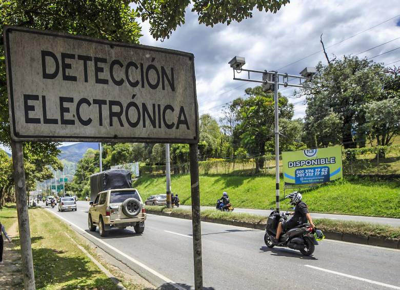 Imagen de referencia de una cámara de fotomulta en la Autopista Sur en Itagüí. Foto: Andrés Camilo Suárez Echeverry
