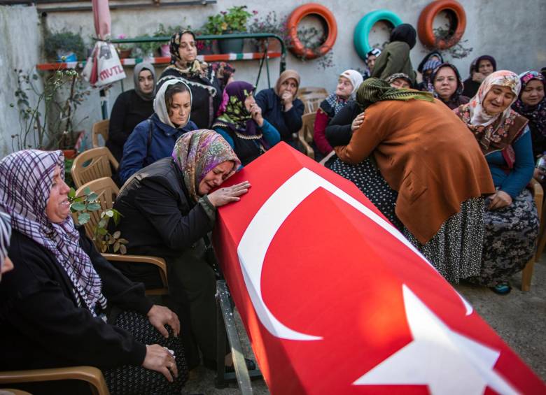 Algunos de los funerales se están realizando este sábado en los pueblos vecinos al lugar donde ocurrió la explosión. FOTO: EFE