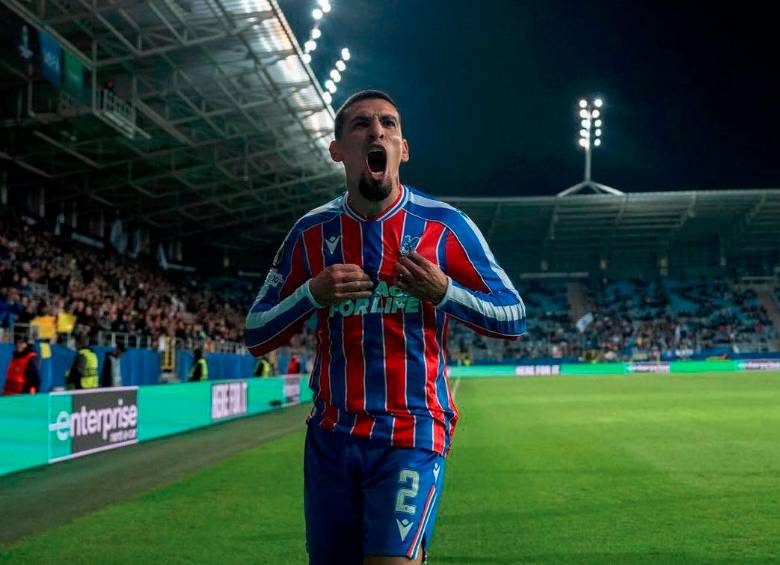 Daniel Muñoz tendrá inicialmente unas seis semanas de incapacidad. FOTO @CPFC