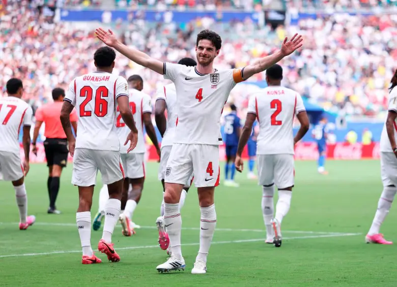 El volante inglés Declan Rice salió como capitán de Inglaterra en el duelo ante Francia. Harry Kane está en el banco de suplentes. Foto: AFP